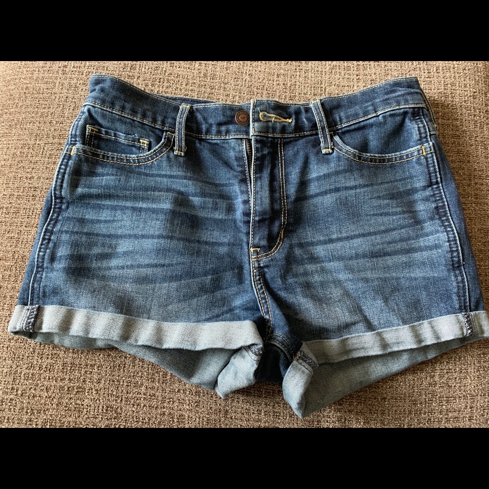 Hollister high rise short shorts size 3 like new!